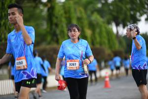 BIB: 090, 9361, 
                            <button type="button" onclick="openModal(3475223)" class="btn btn-primary btn-sm float-right btn-popup" data-toggle="modal" data-target=".modal-high-quality">
                        <i class="fas fa-shopping-cart"></i> Add to Cart
                    </button>
                                            <button type="button" onclick="isThisMe(3475223, true)" class="btn btn-success btn-sm float-right btn-popup btn-isme hidden" data-toggle="tooltip" data-placement="bottom" title="นี่คือรูปของคุณใช่ไหม คลิกที่นี่เพื่อเอาเข้าอัลบั้ม">
                        <i class="fas fa-plus"></i> Add to album
                    </button>
                    <button type="button" onclick="isThisMe(3475223, false)" class="btn btn-warning btn-sm float-right btn-popup btn-isnotme hidden">
                        <i class="fas fa-ban"></i> Remove from album
                    </button>