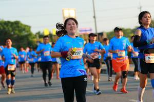 BIB: 926
                            <button type="button" onclick="openModal(3194672)" class="btn btn-primary btn-sm float-right btn-popup" data-toggle="modal" data-target=".modal-high-quality">
                        <i class="fas fa-shopping-cart"></i> Add to Cart
                    </button>
                                            <button type="button" onclick="isThisMe(3194672, true)" class="btn btn-success btn-sm float-right btn-popup btn-isme hidden" data-toggle="tooltip" data-placement="bottom" title="นี่คือรูปของคุณใช่ไหม คลิกที่นี่เพื่อเอาเข้าอัลบั้ม">
                        <i class="fas fa-plus"></i> Add to album
                    </button>
                    <button type="button" onclick="isThisMe(3194672, false)" class="btn btn-warning btn-sm float-right btn-popup btn-isnotme hidden">
                        <i class="fas fa-ban"></i> Remove from album
                    </button>