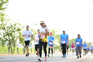 BIB: 833
                            <button type="button" onclick="openModal(3407409)" class="btn btn-primary btn-sm float-right btn-popup" data-toggle="modal" data-target=".modal-high-quality">
                        <i class="fas fa-shopping-cart"></i> Add to Cart
                    </button>
                                            <button type="button" onclick="isThisMe(3407409, true)" class="btn btn-success btn-sm float-right btn-popup btn-isme hidden" data-toggle="tooltip" data-placement="bottom" title="นี่คือรูปของคุณใช่ไหม คลิกที่นี่เพื่อเอาเข้าอัลบั้ม">
                        <i class="fas fa-plus"></i> Add to album
                    </button>
                    <button type="button" onclick="isThisMe(3407409, false)" class="btn btn-warning btn-sm float-right btn-popup btn-isnotme hidden">
                        <i class="fas fa-ban"></i> Remove from album
                    </button>