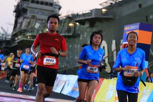 BIB: 8044, 8679, 191
                            <button type="button" onclick="openModal(3133075)" class="btn btn-primary btn-sm float-right btn-popup" data-toggle="modal" data-target=".modal-high-quality">
                        <i class="fas fa-shopping-cart"></i> Add to Cart
                    </button>
                                            <button type="button" onclick="isThisMe(3133075, true)" class="btn btn-success btn-sm float-right btn-popup btn-isme hidden" data-toggle="tooltip" data-placement="bottom" title="นี่คือรูปของคุณใช่ไหม คลิกที่นี่เพื่อเอาเข้าอัลบั้ม">
                        <i class="fas fa-plus"></i> Add to album
                    </button>
                    <button type="button" onclick="isThisMe(3133075, false)" class="btn btn-warning btn-sm float-right btn-popup btn-isnotme hidden">
                        <i class="fas fa-ban"></i> Remove from album
                    </button>