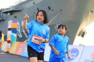 BIB: 884
                            <button type="button" onclick="openModal(3113065)" class="btn btn-primary btn-sm float-right btn-popup" data-toggle="modal" data-target=".modal-high-quality">
                        <i class="fas fa-shopping-cart"></i> Add to Cart
                    </button>
                                            <button type="button" onclick="isThisMe(3113065, true)" class="btn btn-success btn-sm float-right btn-popup btn-isme hidden" data-toggle="tooltip" data-placement="bottom" title="นี่คือรูปของคุณใช่ไหม คลิกที่นี่เพื่อเอาเข้าอัลบั้ม">
                        <i class="fas fa-plus"></i> Add to album
                    </button>
                    <button type="button" onclick="isThisMe(3113065, false)" class="btn btn-warning btn-sm float-right btn-popup btn-isnotme hidden">
                        <i class="fas fa-ban"></i> Remove from album
                    </button>