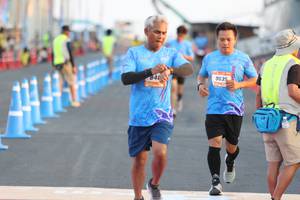 BIB: 963
                            <button type="button" onclick="openModal(3113934)" class="btn btn-primary btn-sm float-right btn-popup" data-toggle="modal" data-target=".modal-high-quality">
                        <i class="fas fa-shopping-cart"></i> Add to Cart
                    </button>
                                            <button type="button" onclick="isThisMe(3113934, true)" class="btn btn-success btn-sm float-right btn-popup btn-isme hidden" data-toggle="tooltip" data-placement="bottom" title="นี่คือรูปของคุณใช่ไหม คลิกที่นี่เพื่อเอาเข้าอัลบั้ม">
                        <i class="fas fa-plus"></i> Add to album
                    </button>
                    <button type="button" onclick="isThisMe(3113934, false)" class="btn btn-warning btn-sm float-right btn-popup btn-isnotme hidden">
                        <i class="fas fa-ban"></i> Remove from album
                    </button>