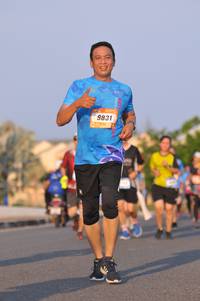 BIB: 983
                            <button type="button" onclick="openModal(3119324)" class="btn btn-primary btn-sm float-right btn-popup" data-toggle="modal" data-target=".modal-high-quality">
                        <i class="fas fa-shopping-cart"></i> Add to Cart
                    </button>
                                            <button type="button" onclick="isThisMe(3119324, true)" class="btn btn-success btn-sm float-right btn-popup btn-isme hidden" data-toggle="tooltip" data-placement="bottom" title="นี่คือรูปของคุณใช่ไหม คลิกที่นี่เพื่อเอาเข้าอัลบั้ม">
                        <i class="fas fa-plus"></i> Add to album
                    </button>
                    <button type="button" onclick="isThisMe(3119324, false)" class="btn btn-warning btn-sm float-right btn-popup btn-isnotme hidden">
                        <i class="fas fa-ban"></i> Remove from album
                    </button>