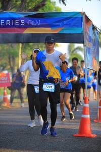 BIB: 7233
                            <button type="button" onclick="openModal(3295256)" class="btn btn-primary btn-sm float-right btn-popup" data-toggle="modal" data-target=".modal-high-quality">
                        <i class="fas fa-shopping-cart"></i> Add to Cart
                    </button>
                                            <button type="button" onclick="isThisMe(3295256, true)" class="btn btn-success btn-sm float-right btn-popup btn-isme hidden" data-toggle="tooltip" data-placement="bottom" title="นี่คือรูปของคุณใช่ไหม คลิกที่นี่เพื่อเอาเข้าอัลบั้ม">
                        <i class="fas fa-plus"></i> Add to album
                    </button>
                    <button type="button" onclick="isThisMe(3295256, false)" class="btn btn-warning btn-sm float-right btn-popup btn-isnotme hidden">
                        <i class="fas fa-ban"></i> Remove from album
                    </button>