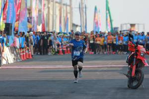 BIB: 6129
                            <button type="button" onclick="openModal(3260367)" class="btn btn-primary btn-sm float-right btn-popup" data-toggle="modal" data-target=".modal-high-quality">
                        <i class="fas fa-shopping-cart"></i> Add to Cart
                    </button>
                                            <button type="button" onclick="isThisMe(3260367, true)" class="btn btn-success btn-sm float-right btn-popup btn-isme hidden" data-toggle="tooltip" data-placement="bottom" title="นี่คือรูปของคุณใช่ไหม คลิกที่นี่เพื่อเอาเข้าอัลบั้ม">
                        <i class="fas fa-plus"></i> Add to album
                    </button>
                    <button type="button" onclick="isThisMe(3260367, false)" class="btn btn-warning btn-sm float-right btn-popup btn-isnotme hidden">
                        <i class="fas fa-ban"></i> Remove from album
                    </button>