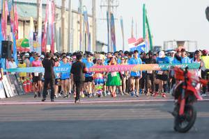 BIB: 
                            <button type="button" onclick="openModal(3260403)" class="btn btn-primary btn-sm float-right btn-popup" data-toggle="modal" data-target=".modal-high-quality">
                        <i class="fas fa-shopping-cart"></i> Add to Cart
                    </button>
                                            <button type="button" onclick="isThisMe(3260403, true)" class="btn btn-success btn-sm float-right btn-popup btn-isme hidden" data-toggle="tooltip" data-placement="bottom" title="นี่คือรูปของคุณใช่ไหม คลิกที่นี่เพื่อเอาเข้าอัลบั้ม">
                        <i class="fas fa-plus"></i> Add to album
                    </button>
                    <button type="button" onclick="isThisMe(3260403, false)" class="btn btn-warning btn-sm float-right btn-popup btn-isnotme hidden">
                        <i class="fas fa-ban"></i> Remove from album
                    </button>