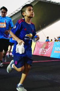 BIB: 8126
                            <button type="button" onclick="openModal(3515460)" class="btn btn-primary btn-sm float-right btn-popup" data-toggle="modal" data-target=".modal-high-quality">
                        <i class="fas fa-shopping-cart"></i> Add to Cart
                    </button>
                                            <button type="button" onclick="isThisMe(3515460, true)" class="btn btn-success btn-sm float-right btn-popup btn-isme hidden" data-toggle="tooltip" data-placement="bottom" title="นี่คือรูปของคุณใช่ไหม คลิกที่นี่เพื่อเอาเข้าอัลบั้ม">
                        <i class="fas fa-plus"></i> Add to album
                    </button>
                    <button type="button" onclick="isThisMe(3515460, false)" class="btn btn-warning btn-sm float-right btn-popup btn-isnotme hidden">
                        <i class="fas fa-ban"></i> Remove from album
                    </button>