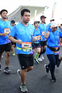 BIB: 9562, 9259, 9861
                            <button type="button" onclick="openModal(3352525)" class="btn btn-primary btn-sm float-right btn-popup" data-toggle="modal" data-target=".modal-high-quality">
                        <i class="fas fa-shopping-cart"></i> Add to Cart
                    </button>
                                            <button type="button" onclick="isThisMe(3352525, true)" class="btn btn-success btn-sm float-right btn-popup btn-isme hidden" data-toggle="tooltip" data-placement="bottom" title="นี่คือรูปของคุณใช่ไหม คลิกที่นี่เพื่อเอาเข้าอัลบั้ม">
                        <i class="fas fa-plus"></i> Add to album
                    </button>
                    <button type="button" onclick="isThisMe(3352525, false)" class="btn btn-warning btn-sm float-right btn-popup btn-isnotme hidden">
                        <i class="fas fa-ban"></i> Remove from album
                    </button>