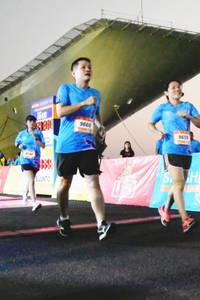 BIB: 9660, 9659
                            <button type="button" onclick="openModal(3454748)" class="btn btn-primary btn-sm float-right btn-popup" data-toggle="modal" data-target=".modal-high-quality">
                        <i class="fas fa-shopping-cart"></i> Add to Cart
                    </button>
                                            <button type="button" onclick="isThisMe(3454748, true)" class="btn btn-success btn-sm float-right btn-popup btn-isme hidden" data-toggle="tooltip" data-placement="bottom" title="นี่คือรูปของคุณใช่ไหม คลิกที่นี่เพื่อเอาเข้าอัลบั้ม">
                        <i class="fas fa-plus"></i> Add to album
                    </button>
                    <button type="button" onclick="isThisMe(3454748, false)" class="btn btn-warning btn-sm float-right btn-popup btn-isnotme hidden">
                        <i class="fas fa-ban"></i> Remove from album
                    </button>