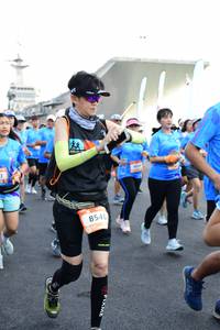 BIB: 8540, 
                            <button type="button" onclick="openModal(3352500)" class="btn btn-primary btn-sm float-right btn-popup" data-toggle="modal" data-target=".modal-high-quality">
                        <i class="fas fa-shopping-cart"></i> Add to Cart
                    </button>
                                            <button type="button" onclick="isThisMe(3352500, true)" class="btn btn-success btn-sm float-right btn-popup btn-isme hidden" data-toggle="tooltip" data-placement="bottom" title="นี่คือรูปของคุณใช่ไหม คลิกที่นี่เพื่อเอาเข้าอัลบั้ม">
                        <i class="fas fa-plus"></i> Add to album
                    </button>
                    <button type="button" onclick="isThisMe(3352500, false)" class="btn btn-warning btn-sm float-right btn-popup btn-isnotme hidden">
                        <i class="fas fa-ban"></i> Remove from album
                    </button>