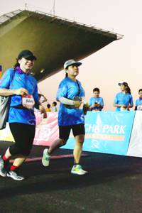 BIB: 944
                            <button type="button" onclick="openModal(3454528)" class="btn btn-primary btn-sm float-right btn-popup" data-toggle="modal" data-target=".modal-high-quality">
                        <i class="fas fa-shopping-cart"></i> Add to Cart
                    </button>
                                            <button type="button" onclick="isThisMe(3454528, true)" class="btn btn-success btn-sm float-right btn-popup btn-isme hidden" data-toggle="tooltip" data-placement="bottom" title="นี่คือรูปของคุณใช่ไหม คลิกที่นี่เพื่อเอาเข้าอัลบั้ม">
                        <i class="fas fa-plus"></i> Add to album
                    </button>
                    <button type="button" onclick="isThisMe(3454528, false)" class="btn btn-warning btn-sm float-right btn-popup btn-isnotme hidden">
                        <i class="fas fa-ban"></i> Remove from album
                    </button>