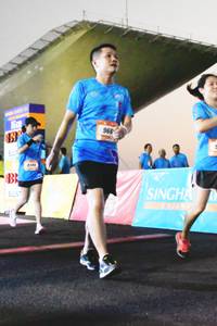 BIB: 966
                            <button type="button" onclick="openModal(3454802)" class="btn btn-primary btn-sm float-right btn-popup" data-toggle="modal" data-target=".modal-high-quality">
                        <i class="fas fa-shopping-cart"></i> Add to Cart
                    </button>
                                            <button type="button" onclick="isThisMe(3454802, true)" class="btn btn-success btn-sm float-right btn-popup btn-isme hidden" data-toggle="tooltip" data-placement="bottom" title="นี่คือรูปของคุณใช่ไหม คลิกที่นี่เพื่อเอาเข้าอัลบั้ม">
                        <i class="fas fa-plus"></i> Add to album
                    </button>
                    <button type="button" onclick="isThisMe(3454802, false)" class="btn btn-warning btn-sm float-right btn-popup btn-isnotme hidden">
                        <i class="fas fa-ban"></i> Remove from album
                    </button>