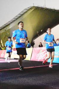 BIB: 9660
                            <button type="button" onclick="openModal(3454810)" class="btn btn-primary btn-sm float-right btn-popup" data-toggle="modal" data-target=".modal-high-quality">
                        <i class="fas fa-shopping-cart"></i> Add to Cart
                    </button>
                                            <button type="button" onclick="isThisMe(3454810, true)" class="btn btn-success btn-sm float-right btn-popup btn-isme hidden" data-toggle="tooltip" data-placement="bottom" title="นี่คือรูปของคุณใช่ไหม คลิกที่นี่เพื่อเอาเข้าอัลบั้ม">
                        <i class="fas fa-plus"></i> Add to album
                    </button>
                    <button type="button" onclick="isThisMe(3454810, false)" class="btn btn-warning btn-sm float-right btn-popup btn-isnotme hidden">
                        <i class="fas fa-ban"></i> Remove from album
                    </button>