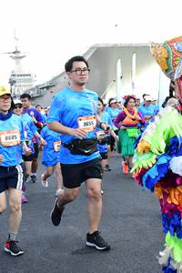 BIB: 9655, 8685
                            <button type="button" onclick="openModal(3352486)" class="btn btn-primary btn-sm float-right btn-popup" data-toggle="modal" data-target=".modal-high-quality">
                        <i class="fas fa-shopping-cart"></i> Add to Cart
                    </button>
                                            <button type="button" onclick="isThisMe(3352486, true)" class="btn btn-success btn-sm float-right btn-popup btn-isme hidden" data-toggle="tooltip" data-placement="bottom" title="นี่คือรูปของคุณใช่ไหม คลิกที่นี่เพื่อเอาเข้าอัลบั้ม">
                        <i class="fas fa-plus"></i> Add to album
                    </button>
                    <button type="button" onclick="isThisMe(3352486, false)" class="btn btn-warning btn-sm float-right btn-popup btn-isnotme hidden">
                        <i class="fas fa-ban"></i> Remove from album
                    </button>