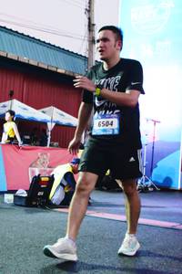 BIB: 6504
                            <button type="button" onclick="openModal(3515433)" class="btn btn-primary btn-sm float-right btn-popup" data-toggle="modal" data-target=".modal-high-quality">
                        <i class="fas fa-shopping-cart"></i> Add to Cart
                    </button>
                                            <button type="button" onclick="isThisMe(3515433, true)" class="btn btn-success btn-sm float-right btn-popup btn-isme hidden" data-toggle="tooltip" data-placement="bottom" title="นี่คือรูปของคุณใช่ไหม คลิกที่นี่เพื่อเอาเข้าอัลบั้ม">
                        <i class="fas fa-plus"></i> Add to album
                    </button>
                    <button type="button" onclick="isThisMe(3515433, false)" class="btn btn-warning btn-sm float-right btn-popup btn-isnotme hidden">
                        <i class="fas fa-ban"></i> Remove from album
                    </button>