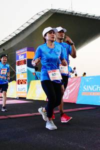 BIB: 9372, 845, 9373
                            <button type="button" onclick="openModal(3513287)" class="btn btn-primary btn-sm float-right btn-popup" data-toggle="modal" data-target=".modal-high-quality">
                        <i class="fas fa-shopping-cart"></i> Add to Cart
                    </button>
                                            <button type="button" onclick="isThisMe(3513287, true)" class="btn btn-success btn-sm float-right btn-popup btn-isme hidden" data-toggle="tooltip" data-placement="bottom" title="นี่คือรูปของคุณใช่ไหม คลิกที่นี่เพื่อเอาเข้าอัลบั้ม">
                        <i class="fas fa-plus"></i> Add to album
                    </button>
                    <button type="button" onclick="isThisMe(3513287, false)" class="btn btn-warning btn-sm float-right btn-popup btn-isnotme hidden">
                        <i class="fas fa-ban"></i> Remove from album
                    </button>