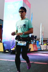 BIB: 6650
                            <button type="button" onclick="openModal(3515616)" class="btn btn-primary btn-sm float-right btn-popup" data-toggle="modal" data-target=".modal-high-quality">
                        <i class="fas fa-shopping-cart"></i> Add to Cart
                    </button>
                                            <button type="button" onclick="isThisMe(3515616, true)" class="btn btn-success btn-sm float-right btn-popup btn-isme hidden" data-toggle="tooltip" data-placement="bottom" title="นี่คือรูปของคุณใช่ไหม คลิกที่นี่เพื่อเอาเข้าอัลบั้ม">
                        <i class="fas fa-plus"></i> Add to album
                    </button>
                    <button type="button" onclick="isThisMe(3515616, false)" class="btn btn-warning btn-sm float-right btn-popup btn-isnotme hidden">
                        <i class="fas fa-ban"></i> Remove from album
                    </button>