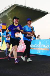 BIB: 809
                            <button type="button" onclick="openModal(3515424)" class="btn btn-primary btn-sm float-right btn-popup" data-toggle="modal" data-target=".modal-high-quality">
                        <i class="fas fa-shopping-cart"></i> Add to Cart
                    </button>
                                            <button type="button" onclick="isThisMe(3515424, true)" class="btn btn-success btn-sm float-right btn-popup btn-isme hidden" data-toggle="tooltip" data-placement="bottom" title="นี่คือรูปของคุณใช่ไหม คลิกที่นี่เพื่อเอาเข้าอัลบั้ม">
                        <i class="fas fa-plus"></i> Add to album
                    </button>
                    <button type="button" onclick="isThisMe(3515424, false)" class="btn btn-warning btn-sm float-right btn-popup btn-isnotme hidden">
                        <i class="fas fa-ban"></i> Remove from album
                    </button>