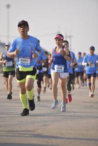 BIB: 6087, 5398
                            <button type="button" onclick="openModal(3204608)" class="btn btn-primary btn-sm float-right btn-popup" data-toggle="modal" data-target=".modal-high-quality">
                        <i class="fas fa-shopping-cart"></i> Add to Cart
                    </button>
                                            <button type="button" onclick="isThisMe(3204608, true)" class="btn btn-success btn-sm float-right btn-popup btn-isme hidden" data-toggle="tooltip" data-placement="bottom" title="นี่คือรูปของคุณใช่ไหม คลิกที่นี่เพื่อเอาเข้าอัลบั้ม">
                        <i class="fas fa-plus"></i> Add to album
                    </button>
                    <button type="button" onclick="isThisMe(3204608, false)" class="btn btn-warning btn-sm float-right btn-popup btn-isnotme hidden">
                        <i class="fas fa-ban"></i> Remove from album
                    </button>