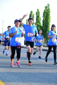 BIB: 9404, 940, 
                            <button type="button" onclick="openModal(3151132)" class="btn btn-primary btn-sm float-right btn-popup" data-toggle="modal" data-target=".modal-high-quality">
                        <i class="fas fa-shopping-cart"></i> Add to Cart
                    </button>
                                            <button type="button" onclick="isThisMe(3151132, true)" class="btn btn-success btn-sm float-right btn-popup btn-isme hidden" data-toggle="tooltip" data-placement="bottom" title="นี่คือรูปของคุณใช่ไหม คลิกที่นี่เพื่อเอาเข้าอัลบั้ม">
                        <i class="fas fa-plus"></i> Add to album
                    </button>
                    <button type="button" onclick="isThisMe(3151132, false)" class="btn btn-warning btn-sm float-right btn-popup btn-isnotme hidden">
                        <i class="fas fa-ban"></i> Remove from album
                    </button>