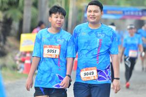 BIB: 9051, 9049
                            <button type="button" onclick="openModal(3483957)" class="btn btn-primary btn-sm float-right btn-popup" data-toggle="modal" data-target=".modal-high-quality">
                        <i class="fas fa-shopping-cart"></i> Add to Cart
                    </button>
                                            <button type="button" onclick="isThisMe(3483957, true)" class="btn btn-success btn-sm float-right btn-popup btn-isme hidden" data-toggle="tooltip" data-placement="bottom" title="นี่คือรูปของคุณใช่ไหม คลิกที่นี่เพื่อเอาเข้าอัลบั้ม">
                        <i class="fas fa-plus"></i> Add to album
                    </button>
                    <button type="button" onclick="isThisMe(3483957, false)" class="btn btn-warning btn-sm float-right btn-popup btn-isnotme hidden">
                        <i class="fas fa-ban"></i> Remove from album
                    </button>
