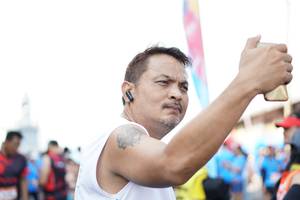 BIB: 8006
                            <button type="button" onclick="openModal(3305743)" class="btn btn-primary btn-sm float-right btn-popup" data-toggle="modal" data-target=".modal-high-quality">
                        <i class="fas fa-shopping-cart"></i> Add to Cart
                    </button>
                                            <button type="button" onclick="isThisMe(3305743, true)" class="btn btn-success btn-sm float-right btn-popup btn-isme hidden" data-toggle="tooltip" data-placement="bottom" title="นี่คือรูปของคุณใช่ไหม คลิกที่นี่เพื่อเอาเข้าอัลบั้ม">
                        <i class="fas fa-plus"></i> Add to album
                    </button>
                    <button type="button" onclick="isThisMe(3305743, false)" class="btn btn-warning btn-sm float-right btn-popup btn-isnotme hidden">
                        <i class="fas fa-ban"></i> Remove from album
                    </button>