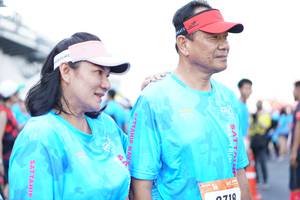 BIB: 8717, 8718
                            <button type="button" onclick="openModal(3305562)" class="btn btn-primary btn-sm float-right btn-popup" data-toggle="modal" data-target=".modal-high-quality">
                        <i class="fas fa-shopping-cart"></i> Add to Cart
                    </button>
                                            <button type="button" onclick="isThisMe(3305562, true)" class="btn btn-success btn-sm float-right btn-popup btn-isme hidden" data-toggle="tooltip" data-placement="bottom" title="นี่คือรูปของคุณใช่ไหม คลิกที่นี่เพื่อเอาเข้าอัลบั้ม">
                        <i class="fas fa-plus"></i> Add to album
                    </button>
                    <button type="button" onclick="isThisMe(3305562, false)" class="btn btn-warning btn-sm float-right btn-popup btn-isnotme hidden">
                        <i class="fas fa-ban"></i> Remove from album
                    </button>