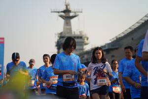 BIB: 911, 8194
                            <button type="button" onclick="openModal(3247378)" class="btn btn-primary btn-sm float-right btn-popup" data-toggle="modal" data-target=".modal-high-quality">
                        <i class="fas fa-shopping-cart"></i> Add to Cart
                    </button>
                                            <button type="button" onclick="isThisMe(3247378, true)" class="btn btn-success btn-sm float-right btn-popup btn-isme hidden" data-toggle="tooltip" data-placement="bottom" title="นี่คือรูปของคุณใช่ไหม คลิกที่นี่เพื่อเอาเข้าอัลบั้ม">
                        <i class="fas fa-plus"></i> Add to album
                    </button>
                    <button type="button" onclick="isThisMe(3247378, false)" class="btn btn-warning btn-sm float-right btn-popup btn-isnotme hidden">
                        <i class="fas fa-ban"></i> Remove from album
                    </button>