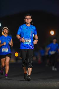 BIB: 6186, 6605
                            <button type="button" onclick="openModal(3339595)" class="btn btn-primary btn-sm float-right btn-popup" data-toggle="modal" data-target=".modal-high-quality">
                        <i class="fas fa-shopping-cart"></i> Add to Cart
                    </button>
                                            <button type="button" onclick="isThisMe(3339595, true)" class="btn btn-success btn-sm float-right btn-popup btn-isme hidden" data-toggle="tooltip" data-placement="bottom" title="นี่คือรูปของคุณใช่ไหม คลิกที่นี่เพื่อเอาเข้าอัลบั้ม">
                        <i class="fas fa-plus"></i> Add to album
                    </button>
                    <button type="button" onclick="isThisMe(3339595, false)" class="btn btn-warning btn-sm float-right btn-popup btn-isnotme hidden">
                        <i class="fas fa-ban"></i> Remove from album
                    </button>