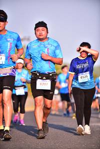 BIB: 6525, 6307
                            <button type="button" onclick="openModal(3101286)" class="btn btn-primary btn-sm float-right btn-popup" data-toggle="modal" data-target=".modal-high-quality">
                        <i class="fas fa-shopping-cart"></i> Add to Cart
                    </button>
                                            <button type="button" onclick="isThisMe(3101286, true)" class="btn btn-success btn-sm float-right btn-popup btn-isme hidden" data-toggle="tooltip" data-placement="bottom" title="นี่คือรูปของคุณใช่ไหม คลิกที่นี่เพื่อเอาเข้าอัลบั้ม">
                        <i class="fas fa-plus"></i> Add to album
                    </button>
                    <button type="button" onclick="isThisMe(3101286, false)" class="btn btn-warning btn-sm float-right btn-popup btn-isnotme hidden">
                        <i class="fas fa-ban"></i> Remove from album
                    </button>