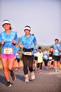 BIB: 925, 9863
                            <button type="button" onclick="openModal(3106385)" class="btn btn-primary btn-sm float-right btn-popup" data-toggle="modal" data-target=".modal-high-quality">
                        <i class="fas fa-shopping-cart"></i> Add to Cart
                    </button>
                                            <button type="button" onclick="isThisMe(3106385, true)" class="btn btn-success btn-sm float-right btn-popup btn-isme hidden" data-toggle="tooltip" data-placement="bottom" title="นี่คือรูปของคุณใช่ไหม คลิกที่นี่เพื่อเอาเข้าอัลบั้ม">
                        <i class="fas fa-plus"></i> Add to album
                    </button>
                    <button type="button" onclick="isThisMe(3106385, false)" class="btn btn-warning btn-sm float-right btn-popup btn-isnotme hidden">
                        <i class="fas fa-ban"></i> Remove from album
                    </button>