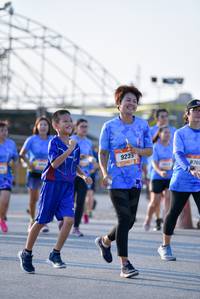 BIB: 923, 760
                            <button type="button" onclick="openModal(3207683)" class="btn btn-primary btn-sm float-right btn-popup" data-toggle="modal" data-target=".modal-high-quality">
                        <i class="fas fa-shopping-cart"></i> Add to Cart
                    </button>
                                            <button type="button" onclick="isThisMe(3207683, true)" class="btn btn-success btn-sm float-right btn-popup btn-isme hidden" data-toggle="tooltip" data-placement="bottom" title="นี่คือรูปของคุณใช่ไหม คลิกที่นี่เพื่อเอาเข้าอัลบั้ม">
                        <i class="fas fa-plus"></i> Add to album
                    </button>
                    <button type="button" onclick="isThisMe(3207683, false)" class="btn btn-warning btn-sm float-right btn-popup btn-isnotme hidden">
                        <i class="fas fa-ban"></i> Remove from album
                    </button>