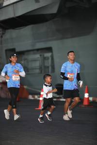 BIB: 888, 9919
                            <button type="button" onclick="openModal(3276507)" class="btn btn-primary btn-sm float-right btn-popup" data-toggle="modal" data-target=".modal-high-quality">
                        <i class="fas fa-shopping-cart"></i> Add to Cart
                    </button>
                                            <button type="button" onclick="isThisMe(3276507, true)" class="btn btn-success btn-sm float-right btn-popup btn-isme hidden" data-toggle="tooltip" data-placement="bottom" title="นี่คือรูปของคุณใช่ไหม คลิกที่นี่เพื่อเอาเข้าอัลบั้ม">
                        <i class="fas fa-plus"></i> Add to album
                    </button>
                    <button type="button" onclick="isThisMe(3276507, false)" class="btn btn-warning btn-sm float-right btn-popup btn-isnotme hidden">
                        <i class="fas fa-ban"></i> Remove from album
                    </button>