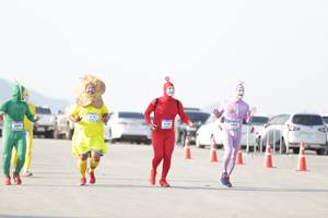 BIB: 
                            <button type="button" onclick="openModal(3098571)" class="btn btn-primary btn-sm float-right btn-popup" data-toggle="modal" data-target=".modal-high-quality">
                        <i class="fas fa-shopping-cart"></i> Add to Cart
                    </button>
                                            <button type="button" onclick="isThisMe(3098571, true)" class="btn btn-success btn-sm float-right btn-popup btn-isme hidden" data-toggle="tooltip" data-placement="bottom" title="นี่คือรูปของคุณใช่ไหม คลิกที่นี่เพื่อเอาเข้าอัลบั้ม">
                        <i class="fas fa-plus"></i> Add to album
                    </button>
                    <button type="button" onclick="isThisMe(3098571, false)" class="btn btn-warning btn-sm float-right btn-popup btn-isnotme hidden">
                        <i class="fas fa-ban"></i> Remove from album
                    </button>