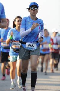 BIB: 8801, 6297
                            <button type="button" onclick="openModal(3098920)" class="btn btn-primary btn-sm float-right btn-popup" data-toggle="modal" data-target=".modal-high-quality">
                        <i class="fas fa-shopping-cart"></i> Add to Cart
                    </button>
                                            <button type="button" onclick="isThisMe(3098920, true)" class="btn btn-success btn-sm float-right btn-popup btn-isme hidden" data-toggle="tooltip" data-placement="bottom" title="นี่คือรูปของคุณใช่ไหม คลิกที่นี่เพื่อเอาเข้าอัลบั้ม">
                        <i class="fas fa-plus"></i> Add to album
                    </button>
                    <button type="button" onclick="isThisMe(3098920, false)" class="btn btn-warning btn-sm float-right btn-popup btn-isnotme hidden">
                        <i class="fas fa-ban"></i> Remove from album
                    </button>