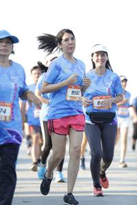 BIB: 9582
                            <button type="button" onclick="openModal(3099011)" class="btn btn-primary btn-sm float-right btn-popup" data-toggle="modal" data-target=".modal-high-quality">
                        <i class="fas fa-shopping-cart"></i> Add to Cart
                    </button>
                                            <button type="button" onclick="isThisMe(3099011, true)" class="btn btn-success btn-sm float-right btn-popup btn-isme hidden" data-toggle="tooltip" data-placement="bottom" title="นี่คือรูปของคุณใช่ไหม คลิกที่นี่เพื่อเอาเข้าอัลบั้ม">
                        <i class="fas fa-plus"></i> Add to album
                    </button>
                    <button type="button" onclick="isThisMe(3099011, false)" class="btn btn-warning btn-sm float-right btn-popup btn-isnotme hidden">
                        <i class="fas fa-ban"></i> Remove from album
                    </button>