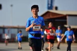 BIB: 9186
                            <button type="button" onclick="openModal(3093310)" class="btn btn-primary btn-sm float-right btn-popup" data-toggle="modal" data-target=".modal-high-quality">
                        <i class="fas fa-shopping-cart"></i> Add to Cart
                    </button>
                                            <button type="button" onclick="isThisMe(3093310, true)" class="btn btn-success btn-sm float-right btn-popup btn-isme hidden" data-toggle="tooltip" data-placement="bottom" title="นี่คือรูปของคุณใช่ไหม คลิกที่นี่เพื่อเอาเข้าอัลบั้ม">
                        <i class="fas fa-plus"></i> Add to album
                    </button>
                    <button type="button" onclick="isThisMe(3093310, false)" class="btn btn-warning btn-sm float-right btn-popup btn-isnotme hidden">
                        <i class="fas fa-ban"></i> Remove from album
                    </button>