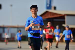 BIB: 9186
                            <button type="button" onclick="openModal(3153310)" class="btn btn-primary btn-sm float-right btn-popup" data-toggle="modal" data-target=".modal-high-quality">
                        <i class="fas fa-shopping-cart"></i> Add to Cart
                    </button>
                                            <button type="button" onclick="isThisMe(3153310, true)" class="btn btn-success btn-sm float-right btn-popup btn-isme hidden" data-toggle="tooltip" data-placement="bottom" title="นี่คือรูปของคุณใช่ไหม คลิกที่นี่เพื่อเอาเข้าอัลบั้ม">
                        <i class="fas fa-plus"></i> Add to album
                    </button>
                    <button type="button" onclick="isThisMe(3153310, false)" class="btn btn-warning btn-sm float-right btn-popup btn-isnotme hidden">
                        <i class="fas fa-ban"></i> Remove from album
                    </button>