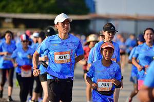 BIB: 8312, 8311
                            <button type="button" onclick="openModal(3151099)" class="btn btn-primary btn-sm float-right btn-popup" data-toggle="modal" data-target=".modal-high-quality">
                        <i class="fas fa-shopping-cart"></i> Add to Cart
                    </button>
                                            <button type="button" onclick="isThisMe(3151099, true)" class="btn btn-success btn-sm float-right btn-popup btn-isme hidden" data-toggle="tooltip" data-placement="bottom" title="นี่คือรูปของคุณใช่ไหม คลิกที่นี่เพื่อเอาเข้าอัลบั้ม">
                        <i class="fas fa-plus"></i> Add to album
                    </button>
                    <button type="button" onclick="isThisMe(3151099, false)" class="btn btn-warning btn-sm float-right btn-popup btn-isnotme hidden">
                        <i class="fas fa-ban"></i> Remove from album
                    </button>