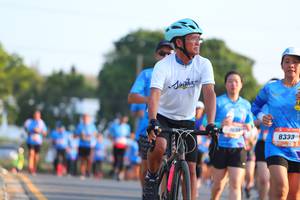 BIB: 8333
                            <button type="button" onclick="openModal(3221908)" class="btn btn-primary btn-sm float-right btn-popup" data-toggle="modal" data-target=".modal-high-quality">
                        <i class="fas fa-shopping-cart"></i> Add to Cart
                    </button>
                                            <button type="button" onclick="isThisMe(3221908, true)" class="btn btn-success btn-sm float-right btn-popup btn-isme hidden" data-toggle="tooltip" data-placement="bottom" title="นี่คือรูปของคุณใช่ไหม คลิกที่นี่เพื่อเอาเข้าอัลบั้ม">
                        <i class="fas fa-plus"></i> Add to album
                    </button>
                    <button type="button" onclick="isThisMe(3221908, false)" class="btn btn-warning btn-sm float-right btn-popup btn-isnotme hidden">
                        <i class="fas fa-ban"></i> Remove from album
                    </button>