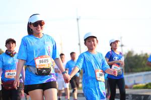 BIB: 9605, 8549
                            <button type="button" onclick="openModal(3225292)" class="btn btn-primary btn-sm float-right btn-popup" data-toggle="modal" data-target=".modal-high-quality">
                        <i class="fas fa-shopping-cart"></i> Add to Cart
                    </button>
                                            <button type="button" onclick="isThisMe(3225292, true)" class="btn btn-success btn-sm float-right btn-popup btn-isme hidden" data-toggle="tooltip" data-placement="bottom" title="นี่คือรูปของคุณใช่ไหม คลิกที่นี่เพื่อเอาเข้าอัลบั้ม">
                        <i class="fas fa-plus"></i> Add to album
                    </button>
                    <button type="button" onclick="isThisMe(3225292, false)" class="btn btn-warning btn-sm float-right btn-popup btn-isnotme hidden">
                        <i class="fas fa-ban"></i> Remove from album
                    </button>