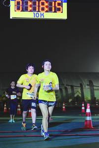 BIB: 11060, 11386, 1125
                            <button type="button" onclick="openModal(6298261)" class="btn btn-primary btn-sm float-right btn-popup" data-toggle="modal" data-target=".modal-high-quality">
                        <i class="fas fa-shopping-cart"></i> Add to Cart
                    </button>
                                            <button type="button" onclick="isThisMe(6298261, true)" class="btn btn-success btn-sm float-right btn-popup btn-isme hidden" data-toggle="tooltip" data-placement="bottom" title="นี่คือรูปของคุณใช่ไหม คลิกที่นี่เพื่อเอาเข้าอัลบั้ม">
                        <i class="fas fa-plus"></i> Add to album
                    </button>
                    <button type="button" onclick="isThisMe(6298261, false)" class="btn btn-warning btn-sm float-right btn-popup btn-isnotme hidden">
                        <i class="fas fa-ban"></i> Remove from album
                    </button>