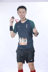 BIB: 1259
                            <button type="button" onclick="openModal(5565013)" class="btn btn-primary btn-sm float-right btn-popup" data-toggle="modal" data-target=".modal-high-quality">
                        <i class="fas fa-shopping-cart"></i> Add to Cart
                    </button>
                                            <button type="button" onclick="isThisMe(5565013, true)" class="btn btn-success btn-sm float-right btn-popup btn-isme hidden" data-toggle="tooltip" data-placement="bottom" title="นี่คือรูปของคุณใช่ไหม คลิกที่นี่เพื่อเอาเข้าอัลบั้ม">
                        <i class="fas fa-plus"></i> Add to album
                    </button>
                    <button type="button" onclick="isThisMe(5565013, false)" class="btn btn-warning btn-sm float-right btn-popup btn-isnotme hidden">
                        <i class="fas fa-ban"></i> Remove from album
                    </button>