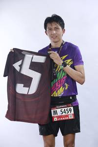 BIB: 5459
                            <button type="button" onclick="openModal(5565374)" class="btn btn-primary btn-sm float-right btn-popup" data-toggle="modal" data-target=".modal-high-quality">
                        <i class="fas fa-shopping-cart"></i> Add to Cart
                    </button>
                                            <button type="button" onclick="isThisMe(5565374, true)" class="btn btn-success btn-sm float-right btn-popup btn-isme hidden" data-toggle="tooltip" data-placement="bottom" title="นี่คือรูปของคุณใช่ไหม คลิกที่นี่เพื่อเอาเข้าอัลบั้ม">
                        <i class="fas fa-plus"></i> Add to album
                    </button>
                    <button type="button" onclick="isThisMe(5565374, false)" class="btn btn-warning btn-sm float-right btn-popup btn-isnotme hidden">
                        <i class="fas fa-ban"></i> Remove from album
                    </button>