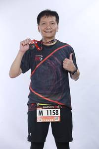 BIB: 1158
                            <button type="button" onclick="openModal(5565391)" class="btn btn-primary btn-sm float-right btn-popup" data-toggle="modal" data-target=".modal-high-quality">
                        <i class="fas fa-shopping-cart"></i> Add to Cart
                    </button>
                                            <button type="button" onclick="isThisMe(5565391, true)" class="btn btn-success btn-sm float-right btn-popup btn-isme hidden" data-toggle="tooltip" data-placement="bottom" title="นี่คือรูปของคุณใช่ไหม คลิกที่นี่เพื่อเอาเข้าอัลบั้ม">
                        <i class="fas fa-plus"></i> Add to album
                    </button>
                    <button type="button" onclick="isThisMe(5565391, false)" class="btn btn-warning btn-sm float-right btn-popup btn-isnotme hidden">
                        <i class="fas fa-ban"></i> Remove from album
                    </button>