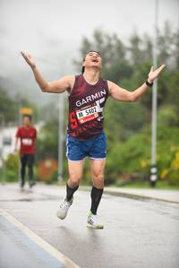 BIB: 5402
                            <button type="button" onclick="openModal(5794255)" class="btn btn-primary btn-sm float-right btn-popup" data-toggle="modal" data-target=".modal-high-quality">
                        <i class="fas fa-shopping-cart"></i> Add to Cart
                    </button>
                                            <button type="button" onclick="isThisMe(5794255, true)" class="btn btn-success btn-sm float-right btn-popup btn-isme hidden" data-toggle="tooltip" data-placement="bottom" title="นี่คือรูปของคุณใช่ไหม คลิกที่นี่เพื่อเอาเข้าอัลบั้ม">
                        <i class="fas fa-plus"></i> Add to album
                    </button>
                    <button type="button" onclick="isThisMe(5794255, false)" class="btn btn-warning btn-sm float-right btn-popup btn-isnotme hidden">
                        <i class="fas fa-ban"></i> Remove from album
                    </button>