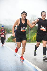 BIB: 1075, 1398
                            <button type="button" onclick="openModal(5785347)" class="btn btn-primary btn-sm float-right btn-popup" data-toggle="modal" data-target=".modal-high-quality">
                        <i class="fas fa-shopping-cart"></i> Add to Cart
                    </button>
                                            <button type="button" onclick="isThisMe(5785347, true)" class="btn btn-success btn-sm float-right btn-popup btn-isme hidden" data-toggle="tooltip" data-placement="bottom" title="นี่คือรูปของคุณใช่ไหม คลิกที่นี่เพื่อเอาเข้าอัลบั้ม">
                        <i class="fas fa-plus"></i> Add to album
                    </button>
                    <button type="button" onclick="isThisMe(5785347, false)" class="btn btn-warning btn-sm float-right btn-popup btn-isnotme hidden">
                        <i class="fas fa-ban"></i> Remove from album
                    </button>