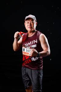 BIB: 140
                            <button type="button" onclick="openModal(5806508)" class="btn btn-primary btn-sm float-right btn-popup" data-toggle="modal" data-target=".modal-high-quality">
                        <i class="fas fa-shopping-cart"></i> Add to Cart
                    </button>
                                            <button type="button" onclick="isThisMe(5806508, true)" class="btn btn-success btn-sm float-right btn-popup btn-isme hidden" data-toggle="tooltip" data-placement="bottom" title="นี่คือรูปของคุณใช่ไหม คลิกที่นี่เพื่อเอาเข้าอัลบั้ม">
                        <i class="fas fa-plus"></i> Add to album
                    </button>
                    <button type="button" onclick="isThisMe(5806508, false)" class="btn btn-warning btn-sm float-right btn-popup btn-isnotme hidden">
                        <i class="fas fa-ban"></i> Remove from album
                    </button>