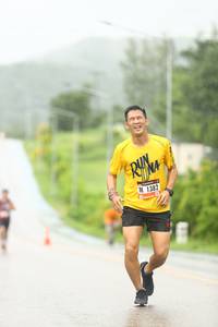 BIB: 1382
                            <button type="button" onclick="openModal(5539583)" class="btn btn-primary btn-sm float-right btn-popup" data-toggle="modal" data-target=".modal-high-quality">
                        <i class="fas fa-shopping-cart"></i> Add to Cart
                    </button>
                                            <button type="button" onclick="isThisMe(5539583, true)" class="btn btn-success btn-sm float-right btn-popup btn-isme hidden" data-toggle="tooltip" data-placement="bottom" title="นี่คือรูปของคุณใช่ไหม คลิกที่นี่เพื่อเอาเข้าอัลบั้ม">
                        <i class="fas fa-plus"></i> Add to album
                    </button>
                    <button type="button" onclick="isThisMe(5539583, false)" class="btn btn-warning btn-sm float-right btn-popup btn-isnotme hidden">
                        <i class="fas fa-ban"></i> Remove from album
                    </button>