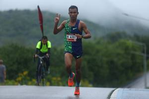 BIB: 6201
                            <button type="button" onclick="openModal(5537670)" class="btn btn-primary btn-sm float-right btn-popup" data-toggle="modal" data-target=".modal-high-quality">
                        <i class="fas fa-shopping-cart"></i> Add to Cart
                    </button>
                                            <button type="button" onclick="isThisMe(5537670, true)" class="btn btn-success btn-sm float-right btn-popup btn-isme hidden" data-toggle="tooltip" data-placement="bottom" title="นี่คือรูปของคุณใช่ไหม คลิกที่นี่เพื่อเอาเข้าอัลบั้ม">
                        <i class="fas fa-plus"></i> Add to album
                    </button>
                    <button type="button" onclick="isThisMe(5537670, false)" class="btn btn-warning btn-sm float-right btn-popup btn-isnotme hidden">
                        <i class="fas fa-ban"></i> Remove from album
                    </button>